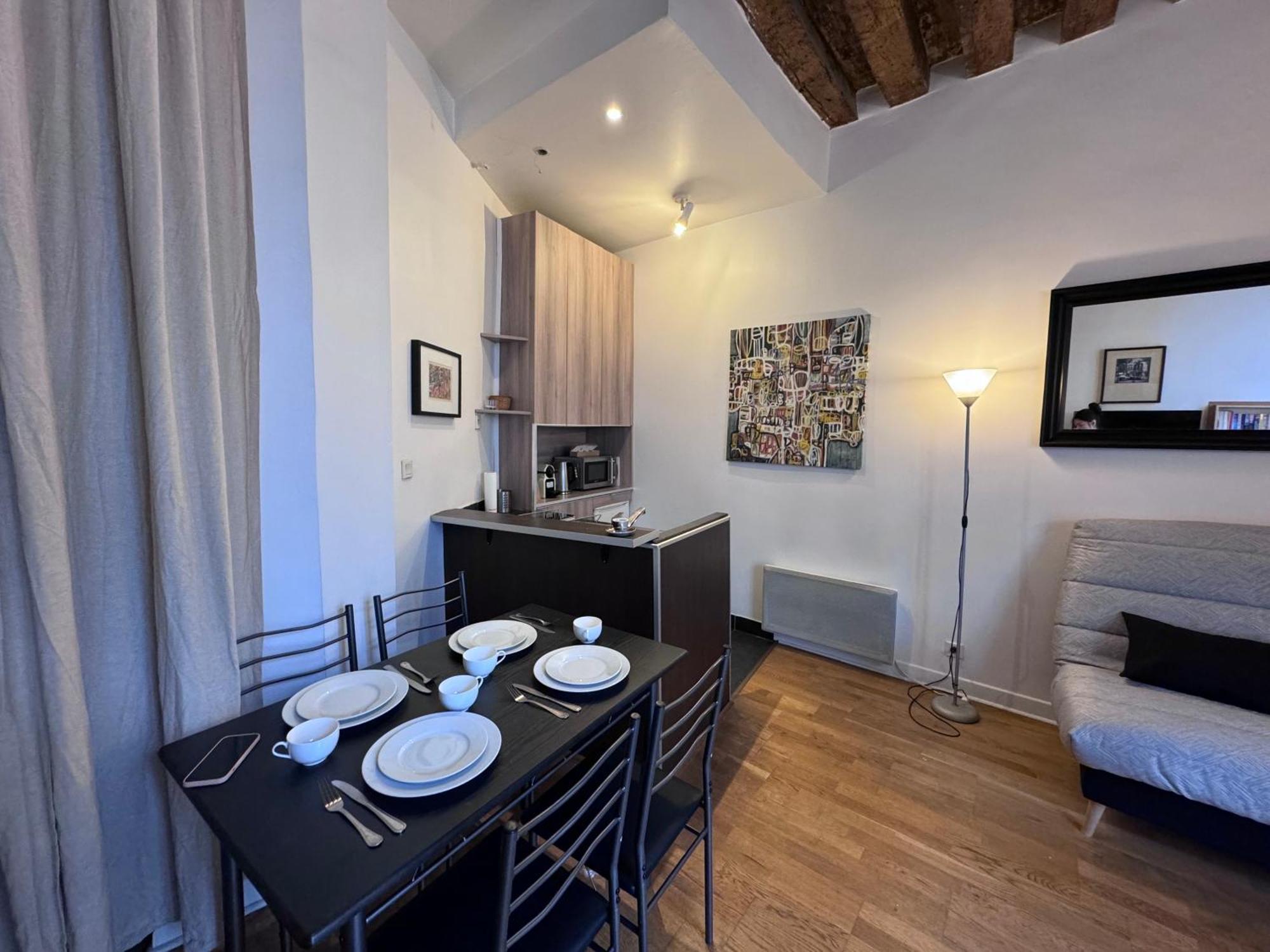Appartement Typique Parisien Au Coeur Du Marais Dış mekan fotoğraf